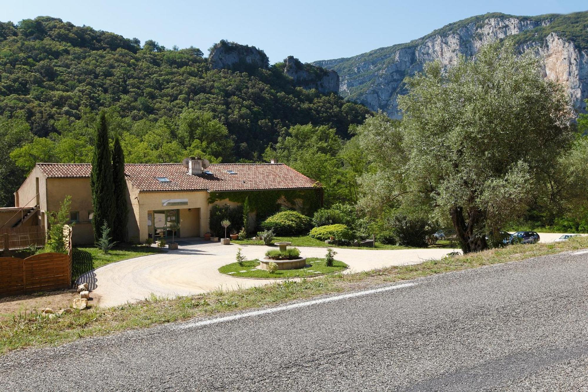 Vacanceole - Le Domaine De Chames - Pont D'Arc Vallon-Pont-dʼArc Exteriör bild
